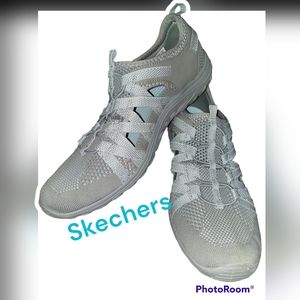 Skechers Relaxed Fit Reggae Slip-On Shoes Women's Size 9